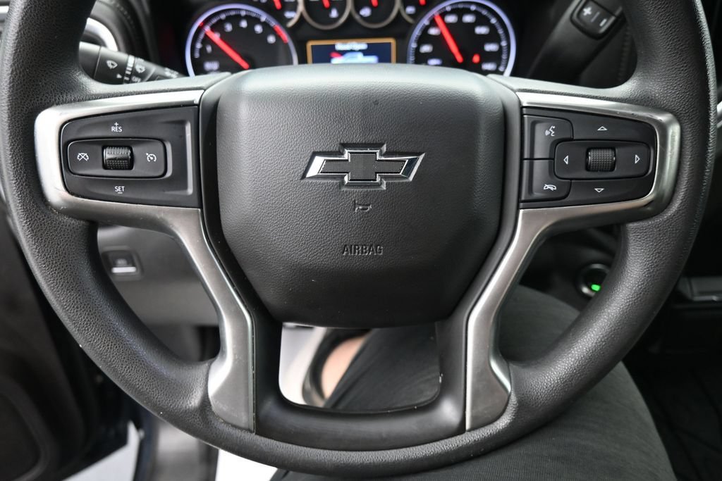 Used 2020 Chevrolet Silverado 1500 RST w/ RST Value Package AWD/4WD image 17
