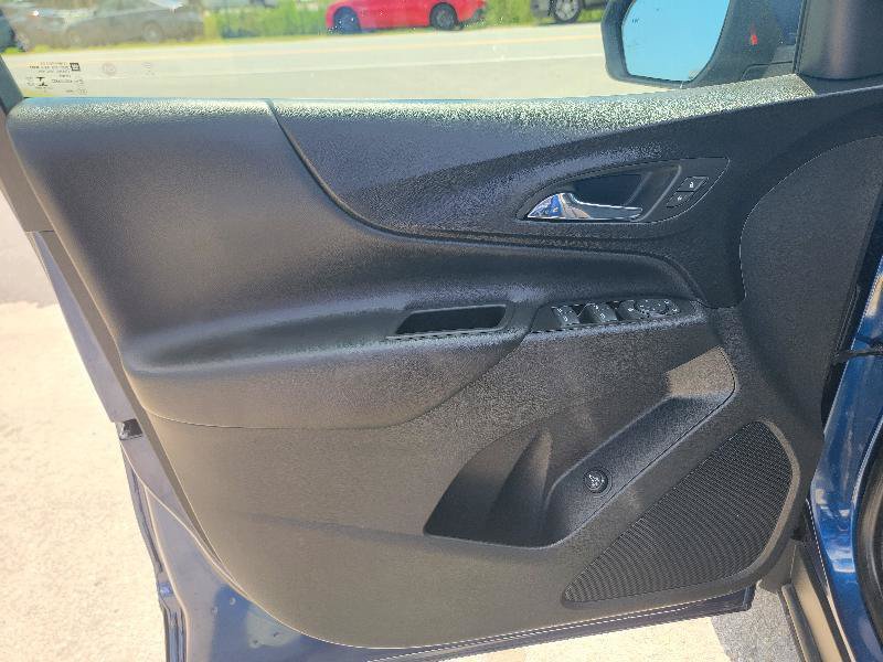 Used 2022 Chevrolet Equinox LT w/ Driver Convenience Package FWD image 10