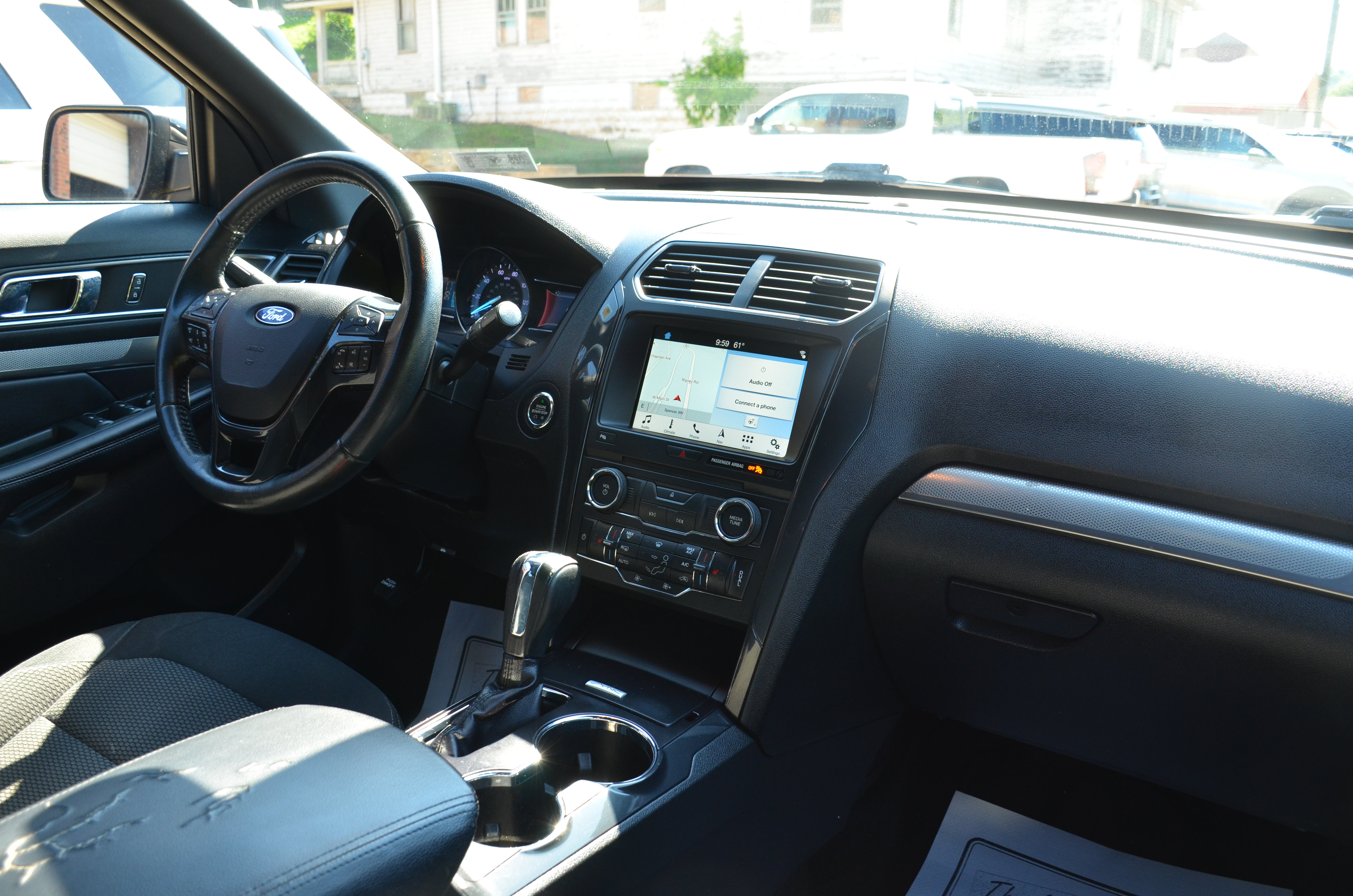 Used 2018 Ford Explorer XLT w/ Equipment Group 201A AWD/4WD image 38