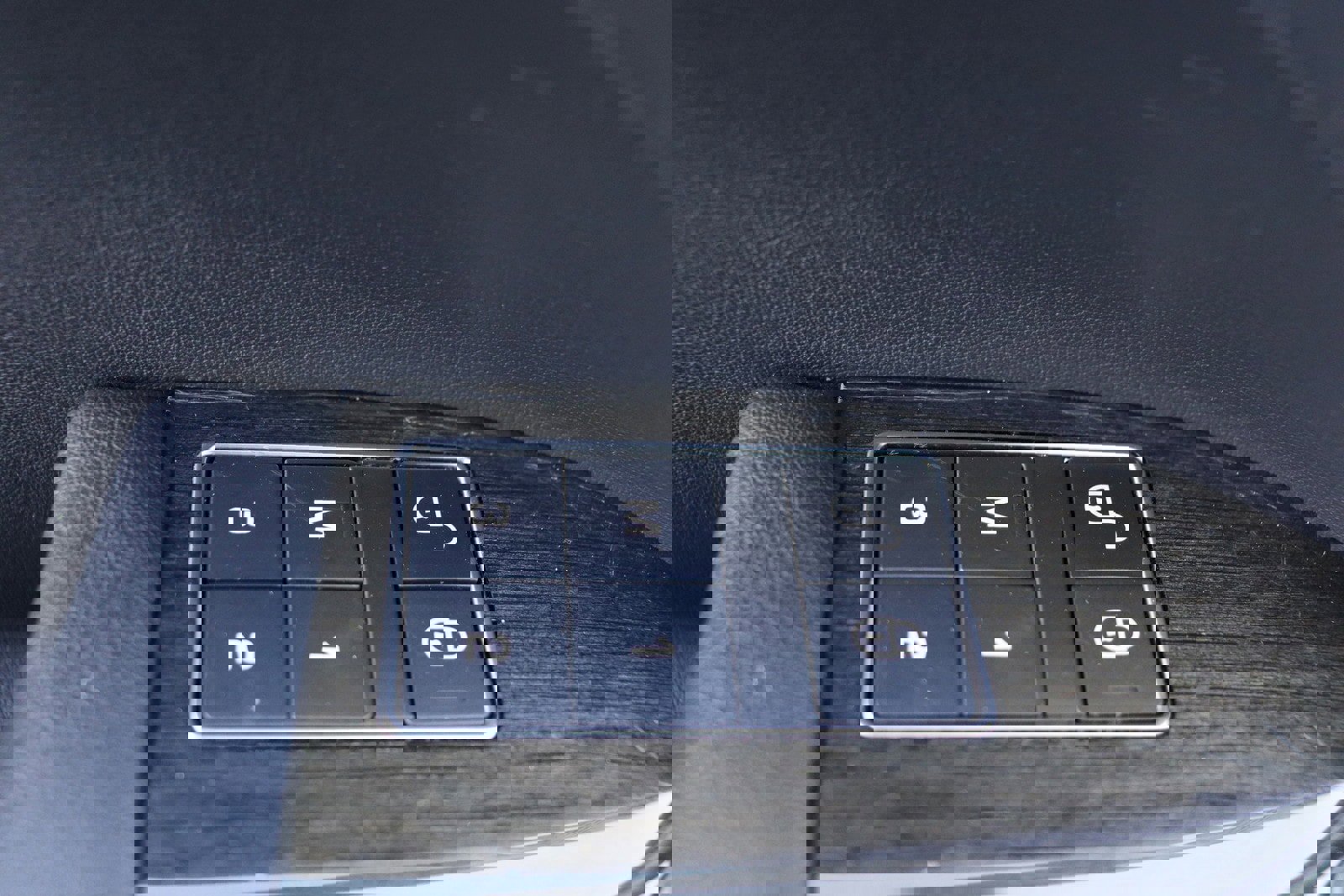 Used 2018 Land Rover Range Rover Sport SE image 25