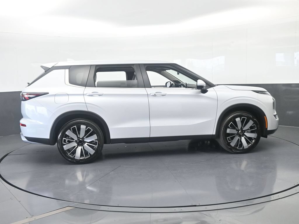 New 2026 Mitsubishi Outlander SE FWD image 7