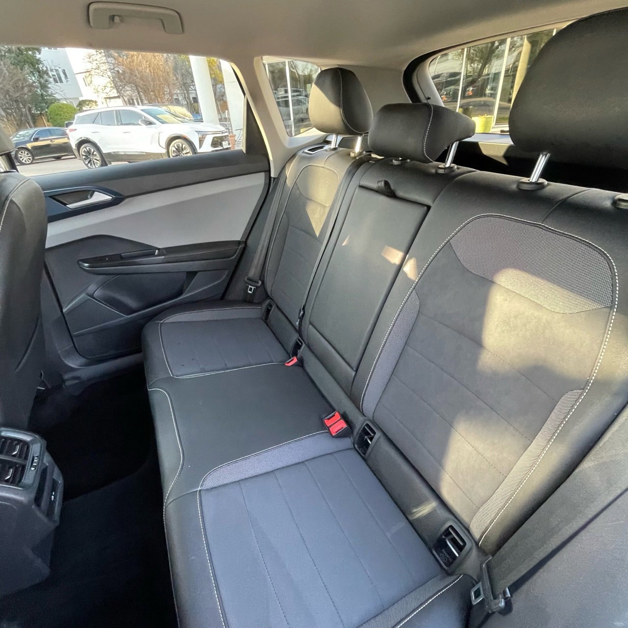 Used 2024 Volkswagen Taos SE image 23