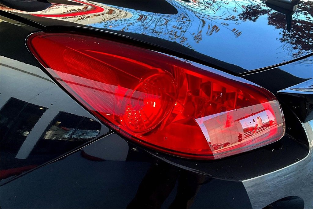 Used 2008 Pontiac Solstice GXP w/ Premium Package image 18