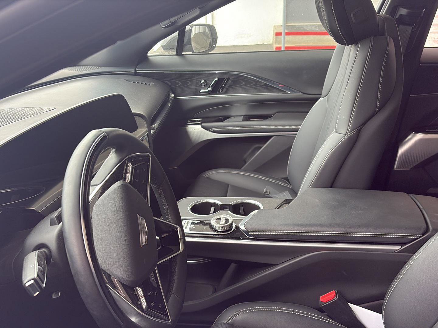 Used 2024 Cadillac Lyriq Sport image 13