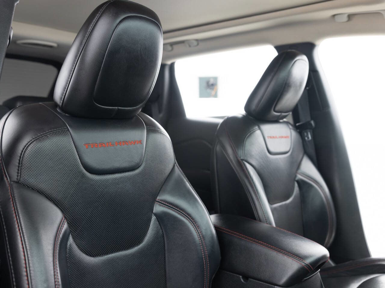 Used 2017 Jeep Cherokee Trailhawk image 26