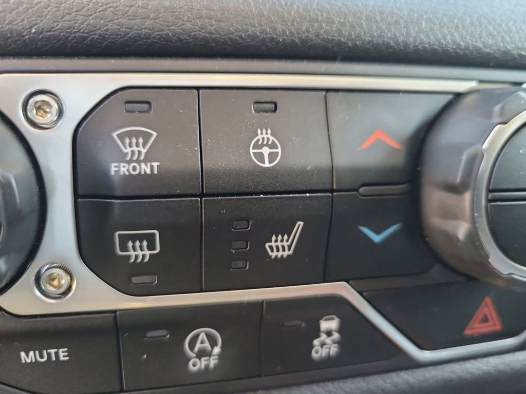 Used 2025 Jeep Wrangler Sport image 21