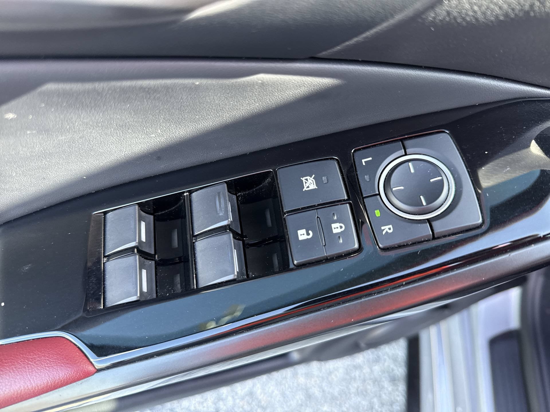Used 2025 Lexus IS 350 F Sport w/ Accessory Package 2 RWD image 15