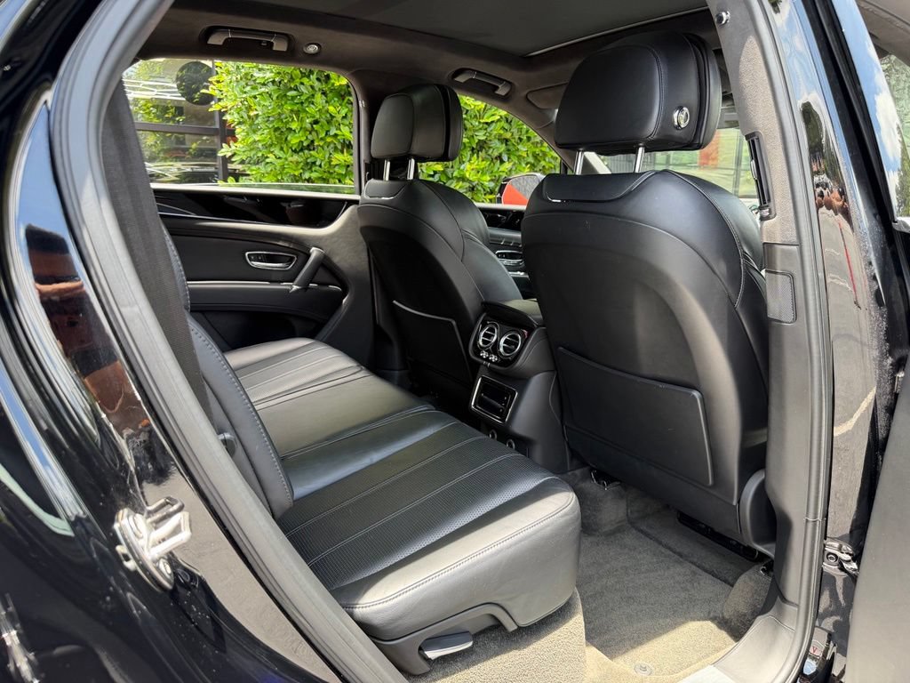 Used 2019 Bentley Bentayga AWD/4WD image 39
