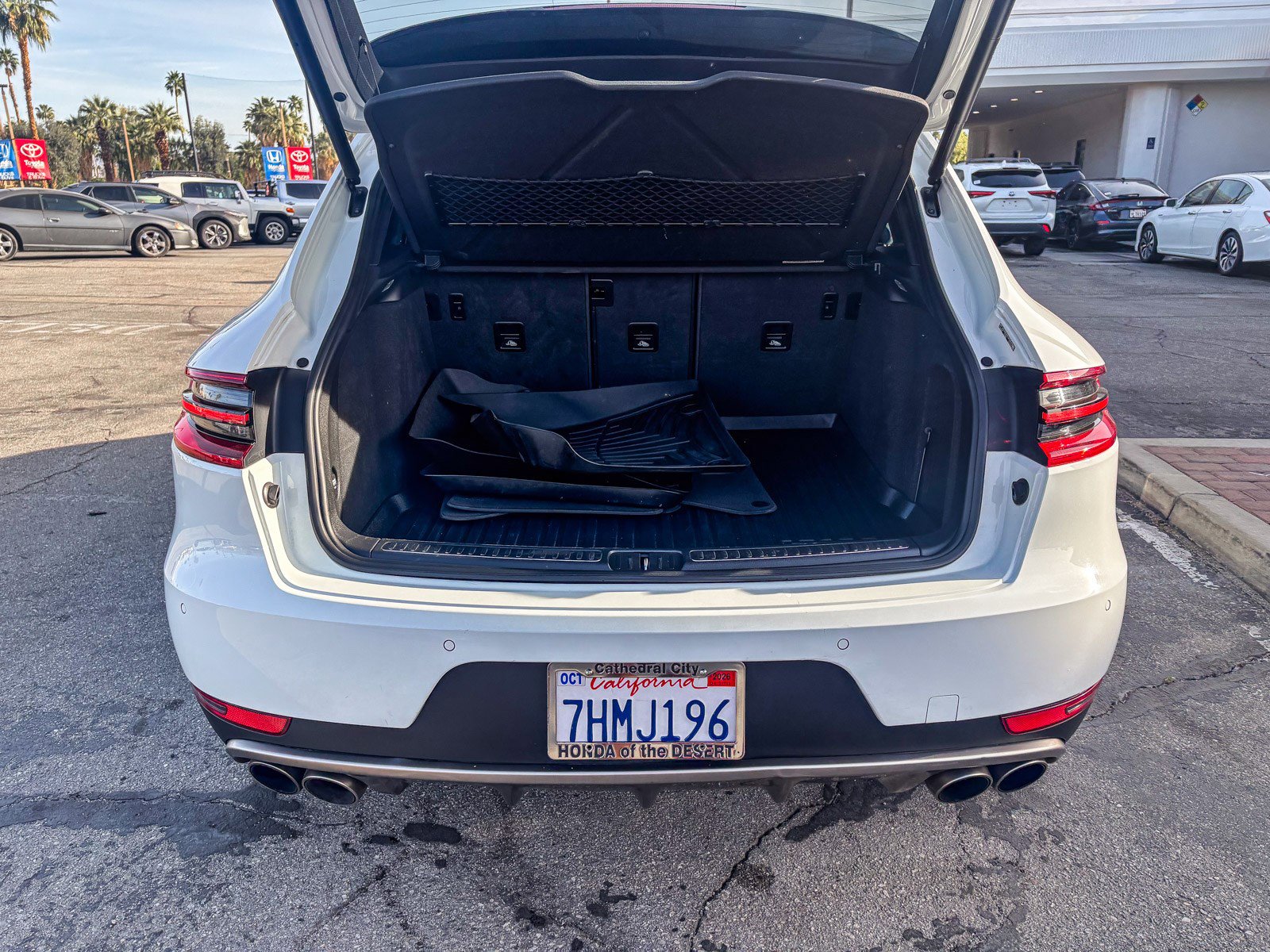 Used 2015 Porsche Macan S image 12