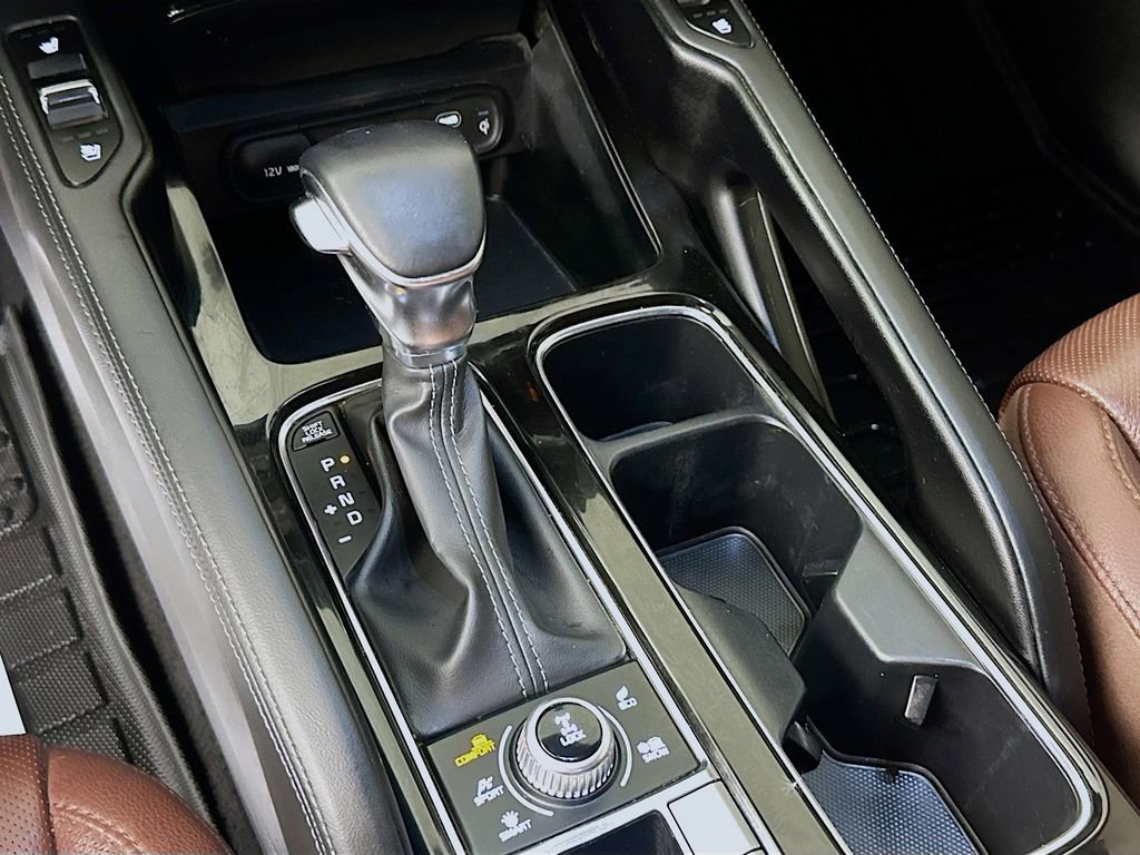 Used 2024 Kia Telluride EX w/ EX Captain's Chair Package image 17