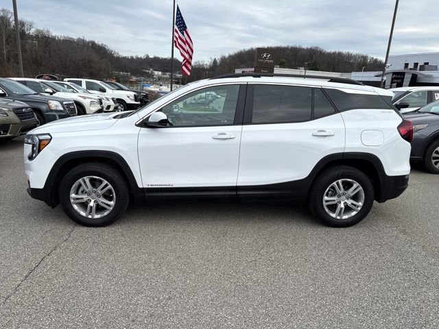 Used 2023 GMC Terrain SLE w/ Driver Convenience Package image 2