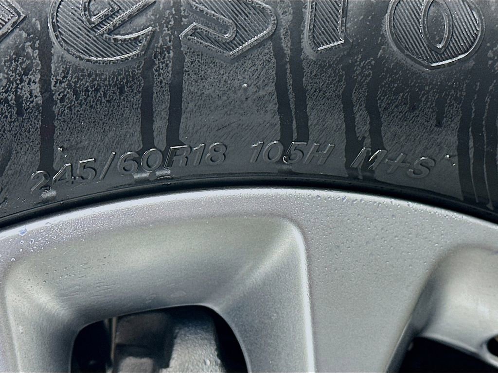 Used 2024 Chrysler Pacifica Touring-L AWD/4WD image 32