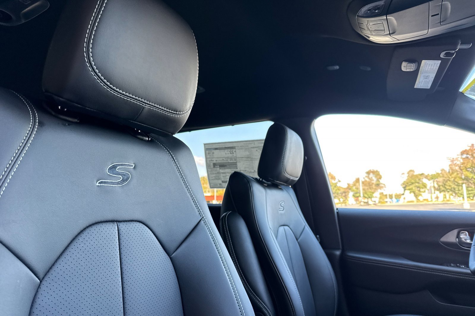 New 2026 Chrysler Pacifica Select w/ S Appearance Package image 17