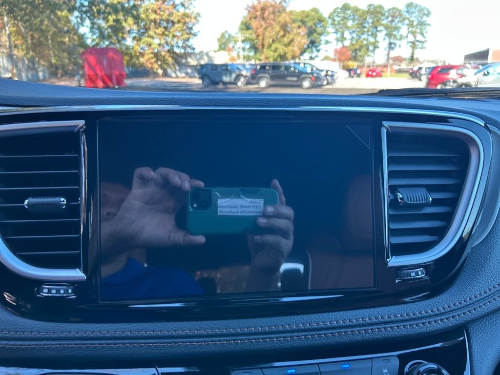 New 2026 Chrysler Pacifica Pinnacle image 16