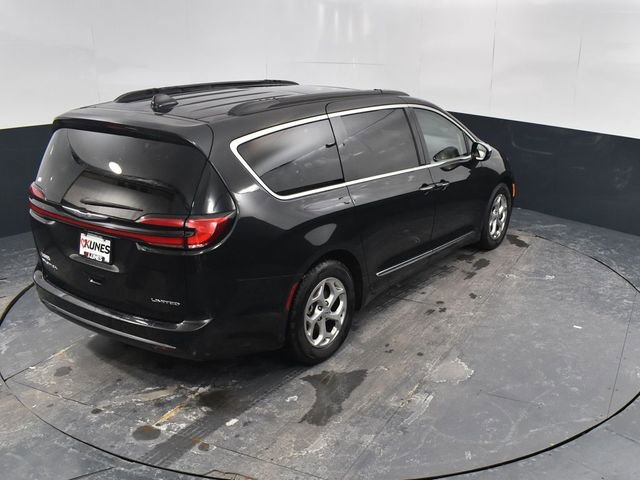 Used 2023 Chrysler Pacifica Limited FWD image 45