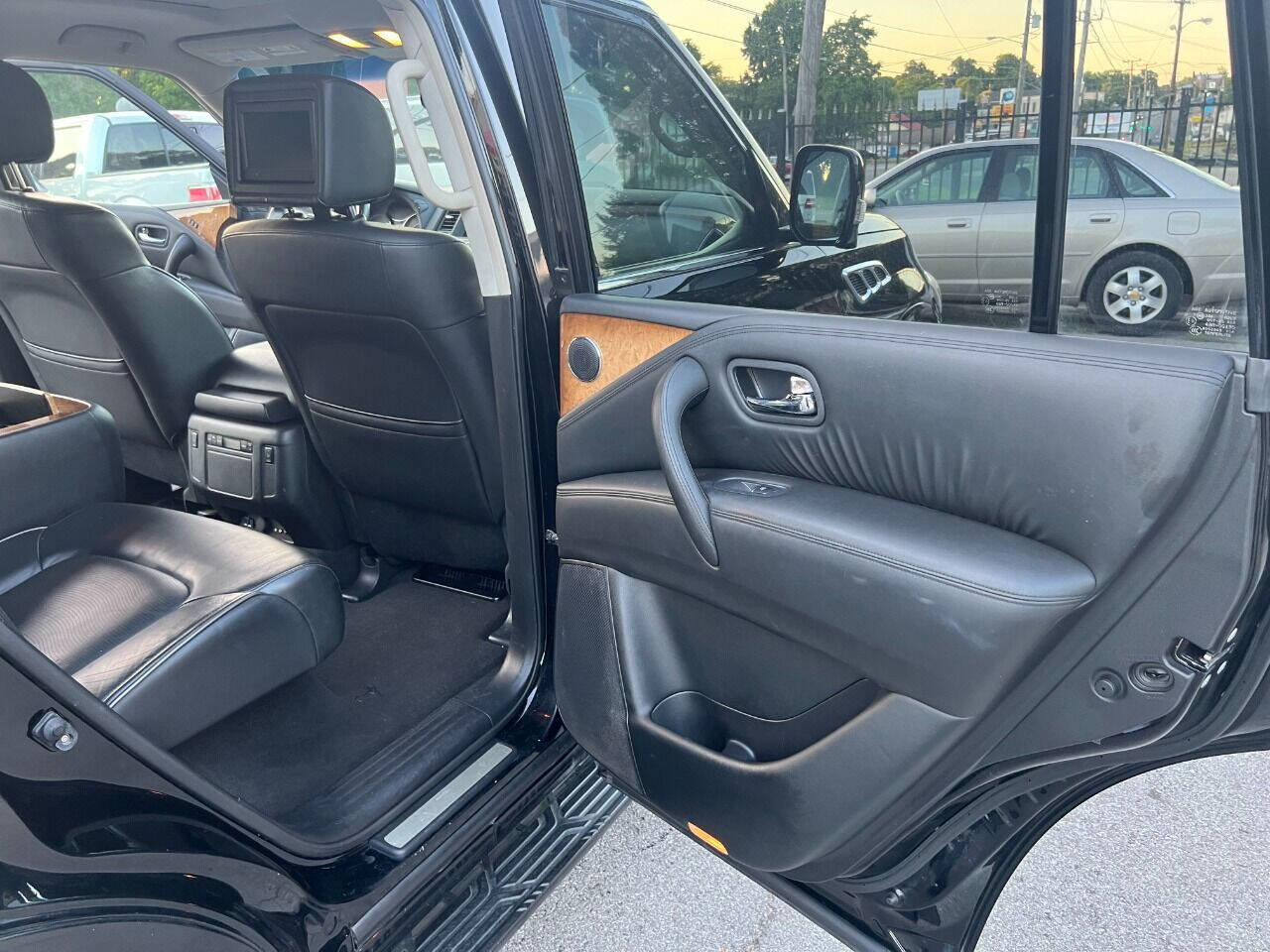 Used 2014 INFINITI QX80 4WD w/ Theater Package image 19