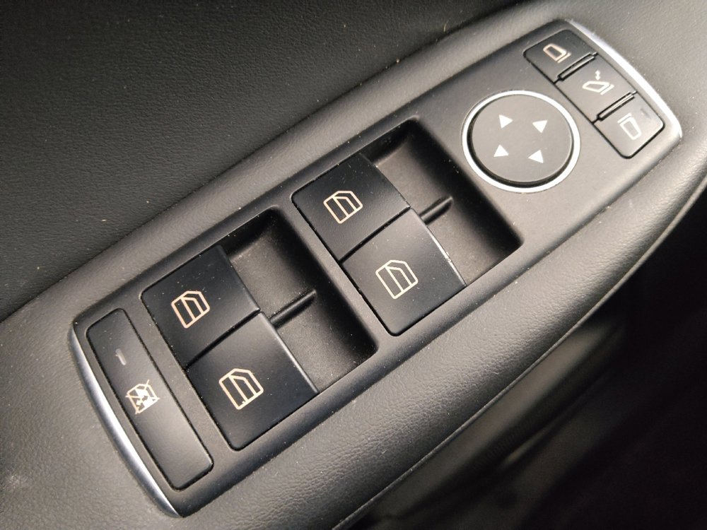 Used 2019 INFINITI QX30 Sport image 27