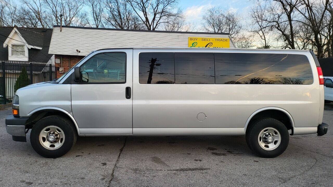 Used 2018 Chevrolet Express 3500 LT w/ LT Preferred Equipment Group RWD image 12