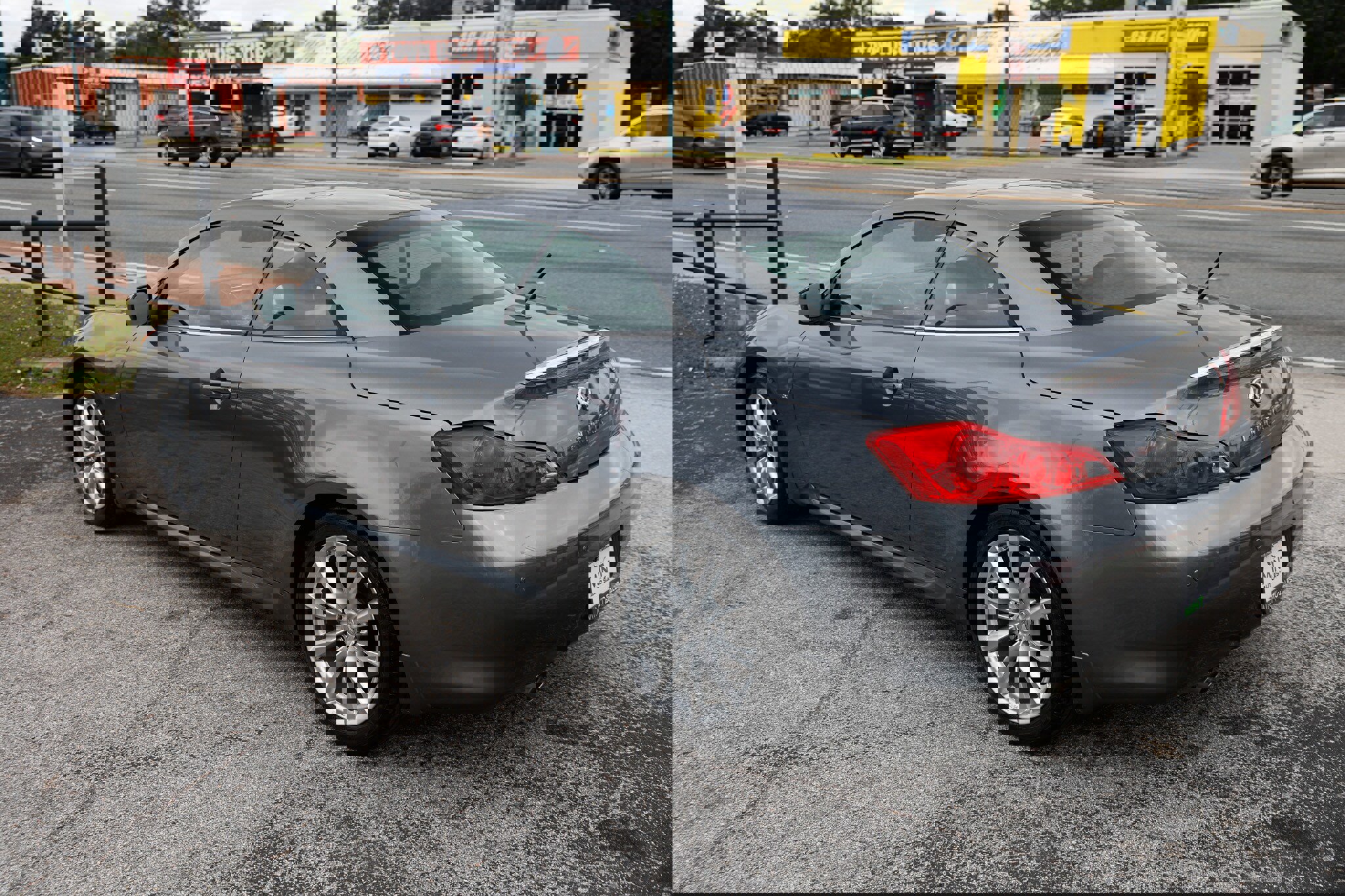 Used 2014 INFINITI Q60 Convertible w/ Premium Package image 10