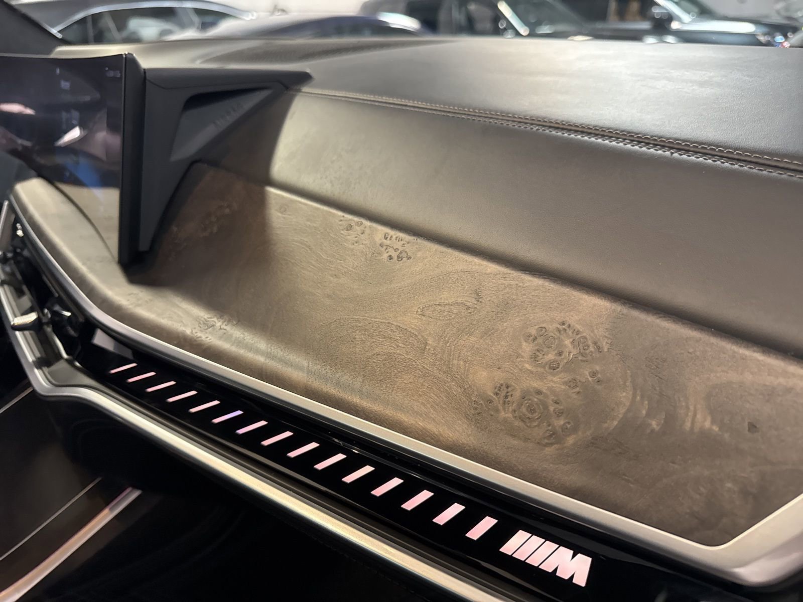 Used 2023 BMW X7 M60i w/ Executive Package image 37