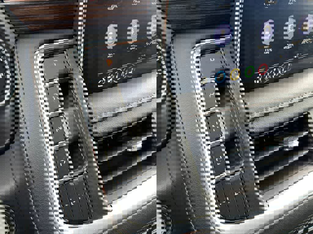 Used 2021 Chevrolet Suburban High Country AWD/4WD image 18