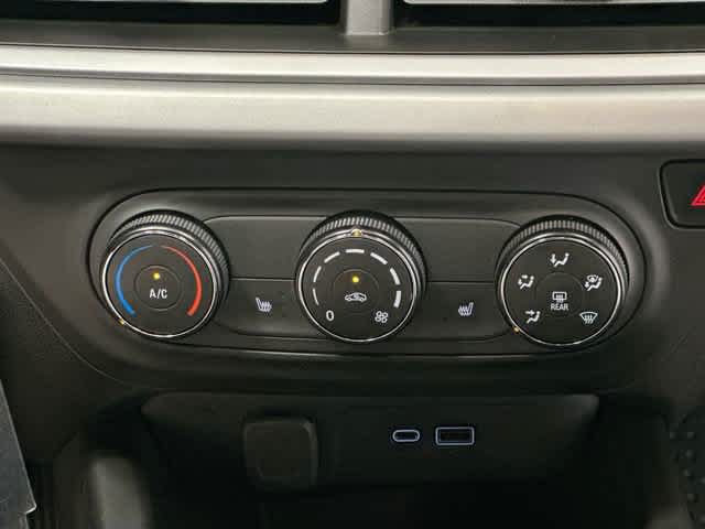 Used 2025 Chevrolet Trax RS FWD image 13