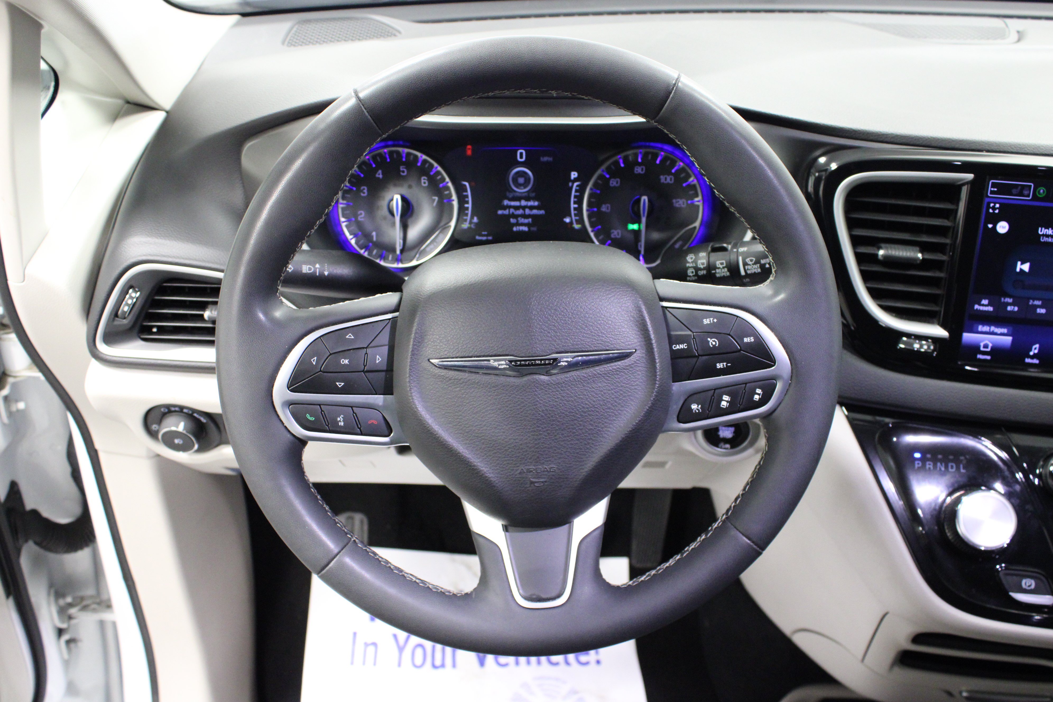 Used 2024 Chrysler Pacifica Touring-L FWD image 18