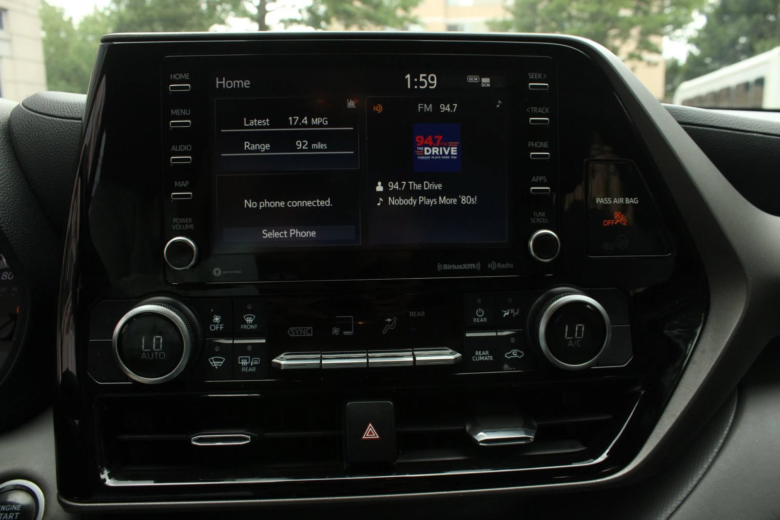Used 2021 Toyota Highlander LE AWD/4WD image 36