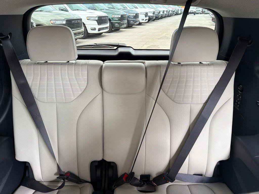 Used 2024 Hyundai Palisade Limited AWD/4WD image 18