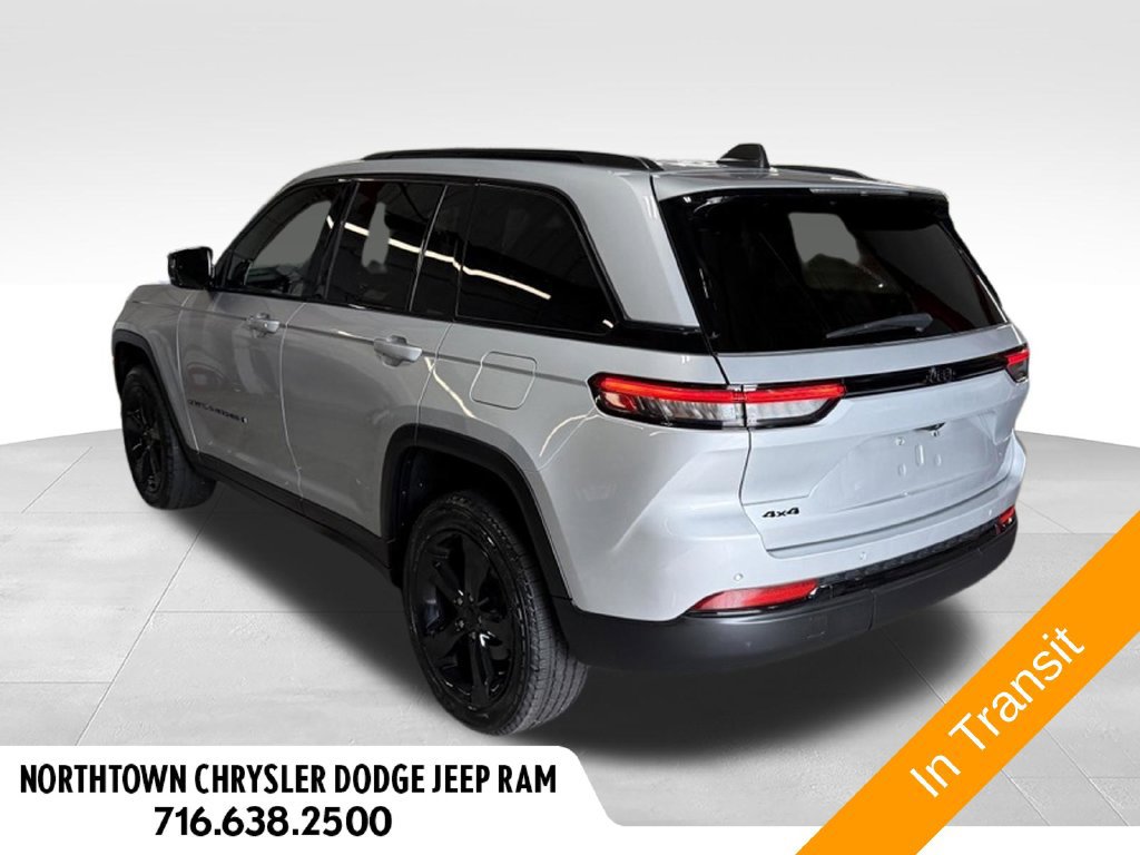 Used 2023 Jeep Grand Cherokee Altitude AWD/4WD image 4