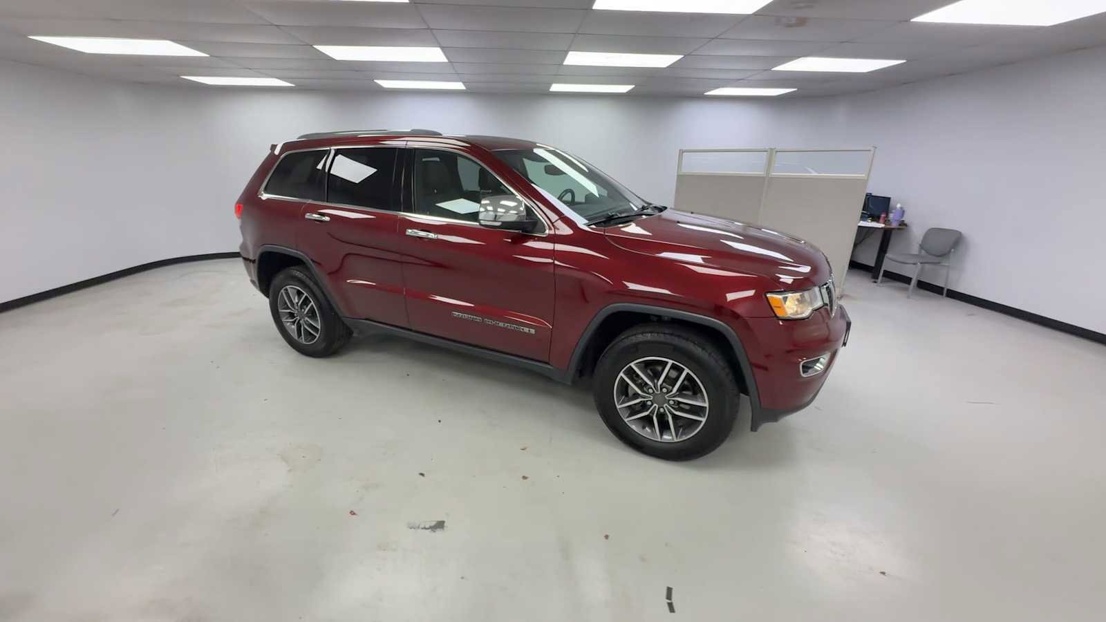 Used 2019 Jeep Grand Cherokee Limited AWD/4WD image 2