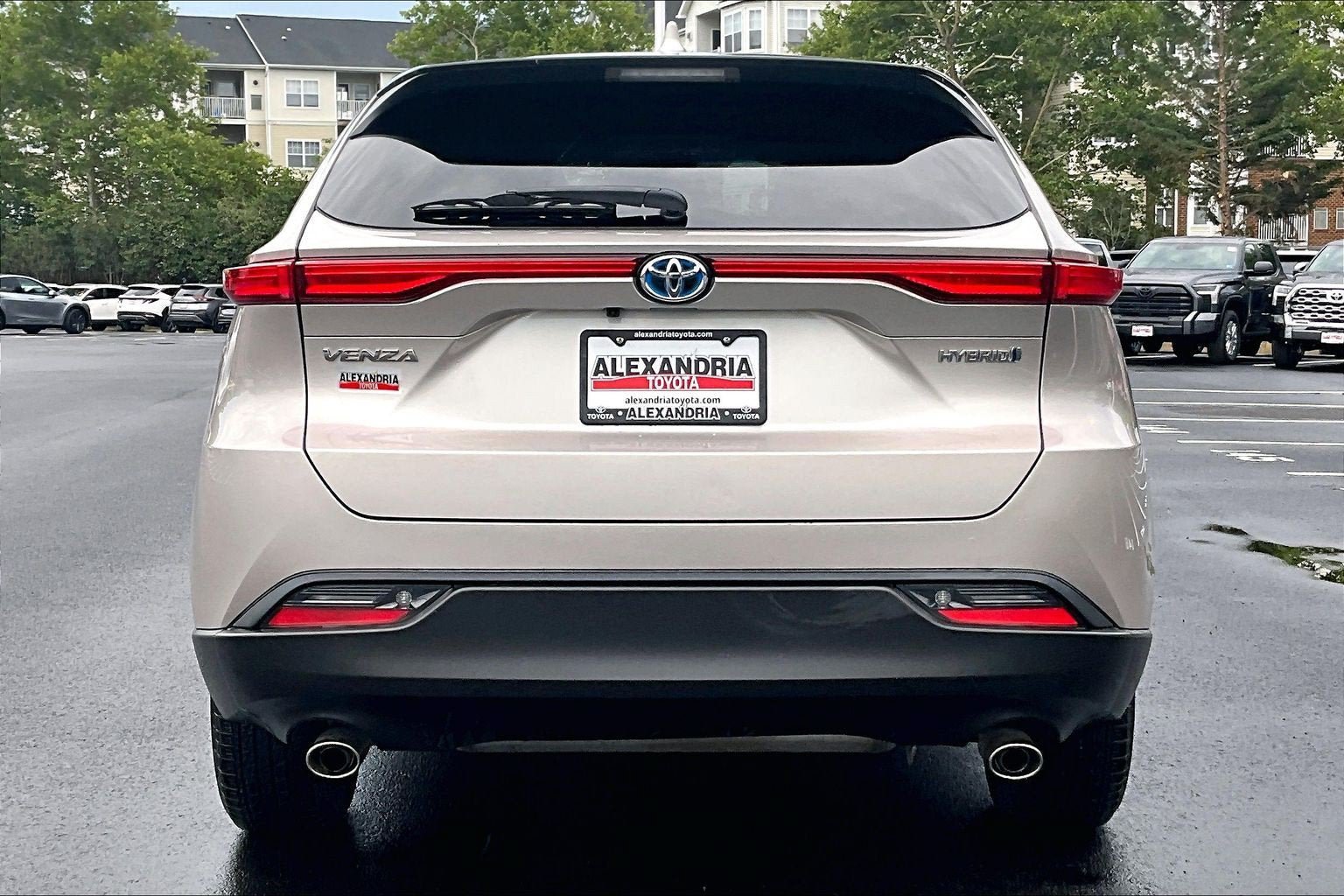 Used 2021 Toyota Venza LE AWD/4WD image 4