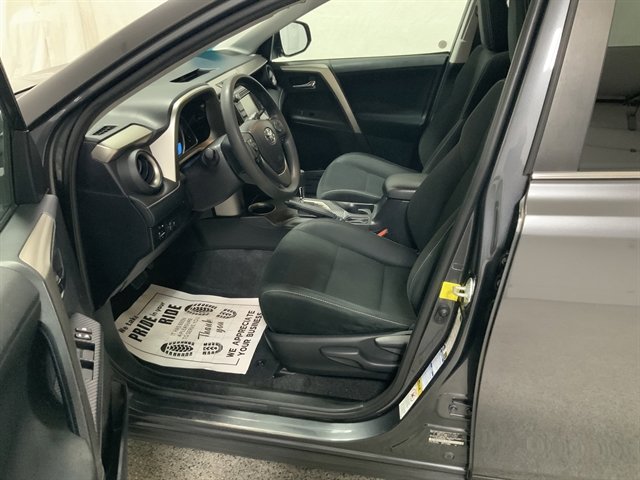Used 2015 Toyota RAV4 XLE AWD/4WD image 14