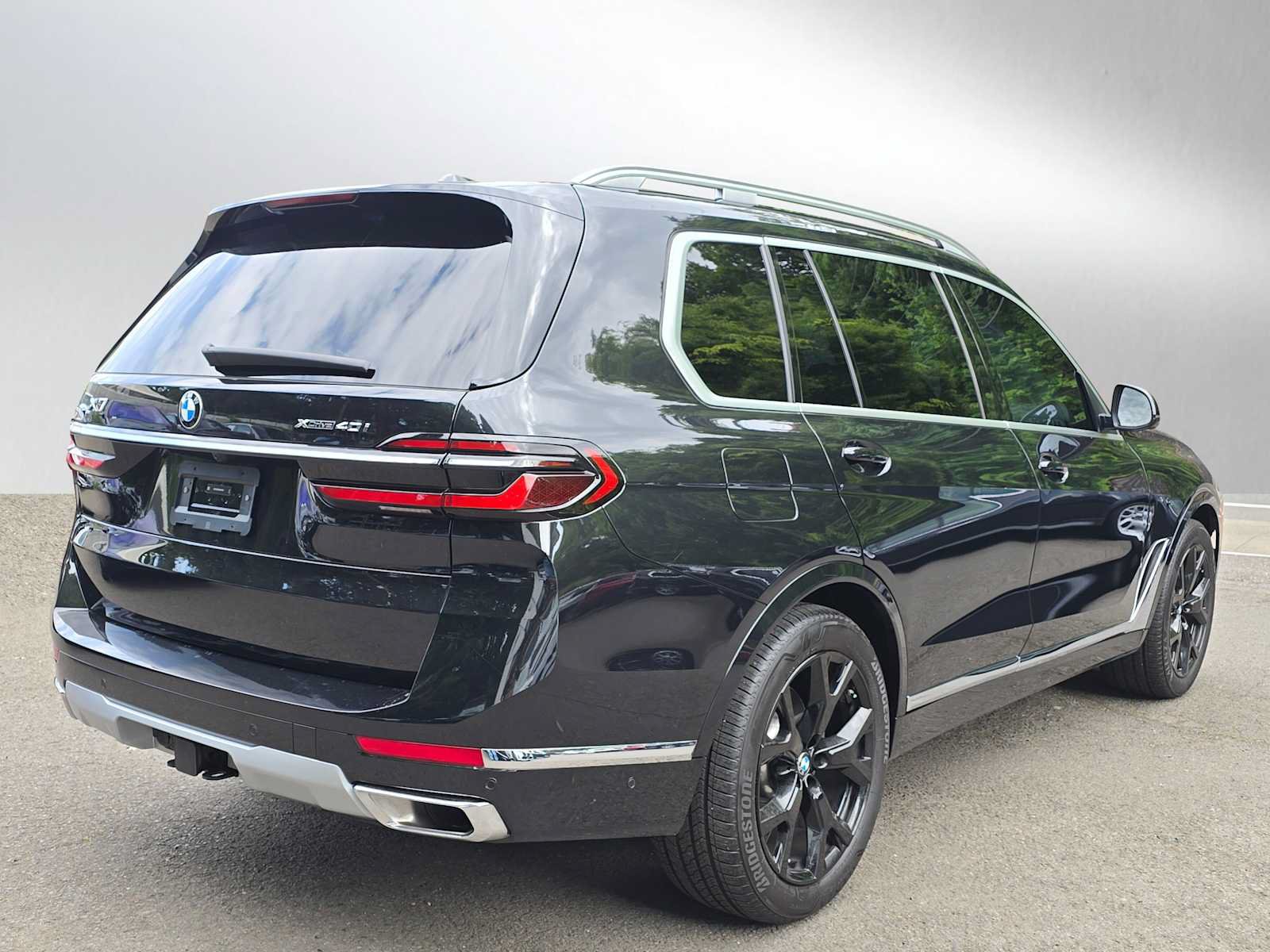 Used 2025 BMW X7 xDrive40i w/ Premium Package AWD/4WD image 3