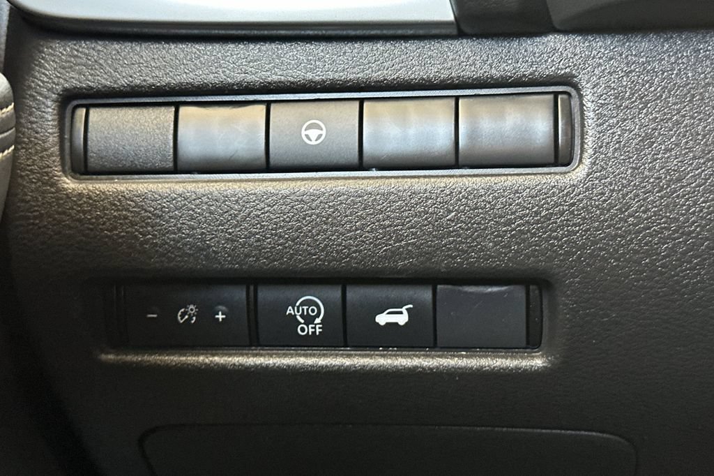 Used 2024 Nissan Rogue SV AWD/4WD image 31