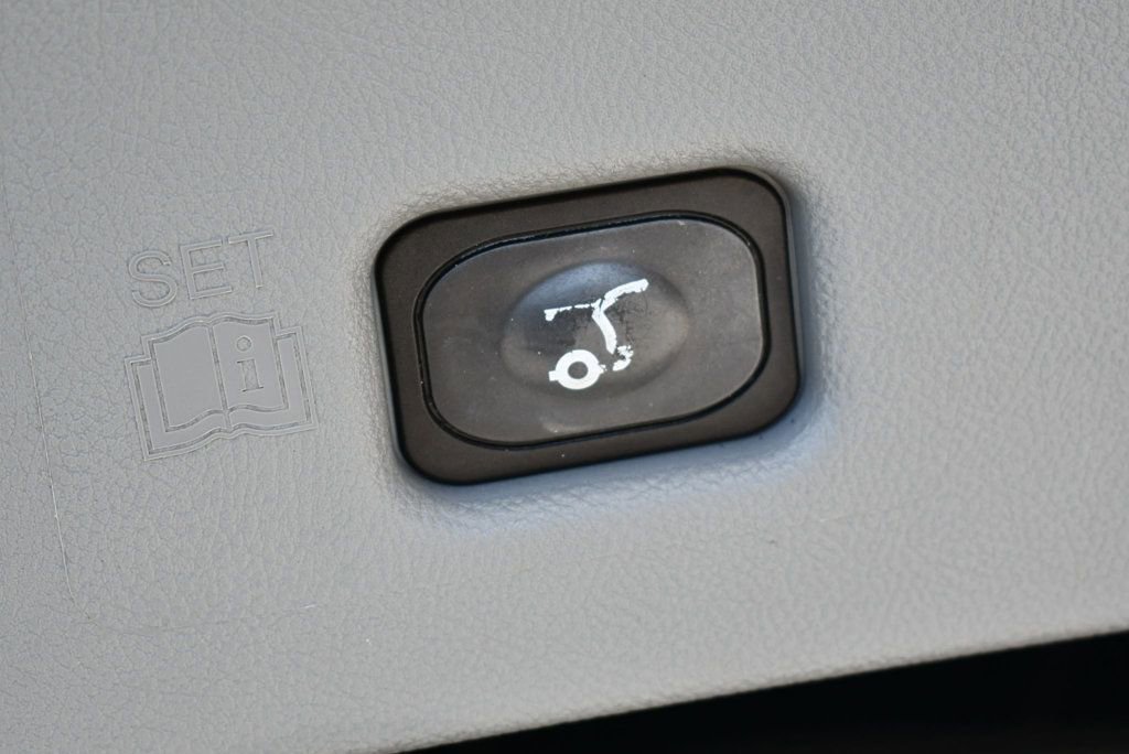 Used 2019 Lincoln Nautilus Reserve image 17