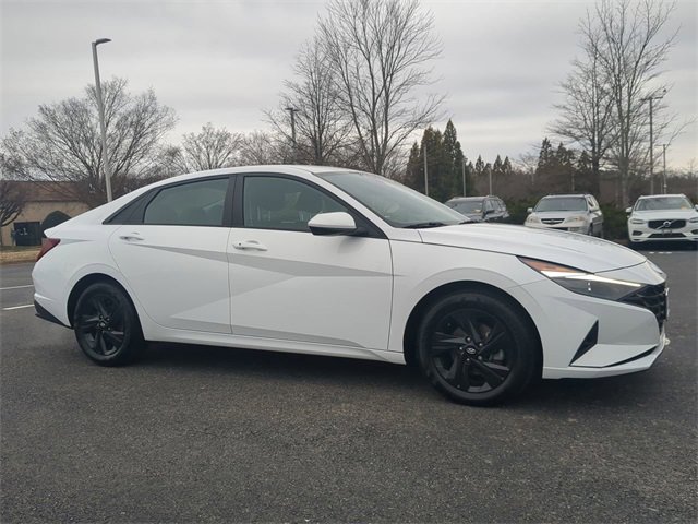 Used 2022 Hyundai Elantra Blue image 2