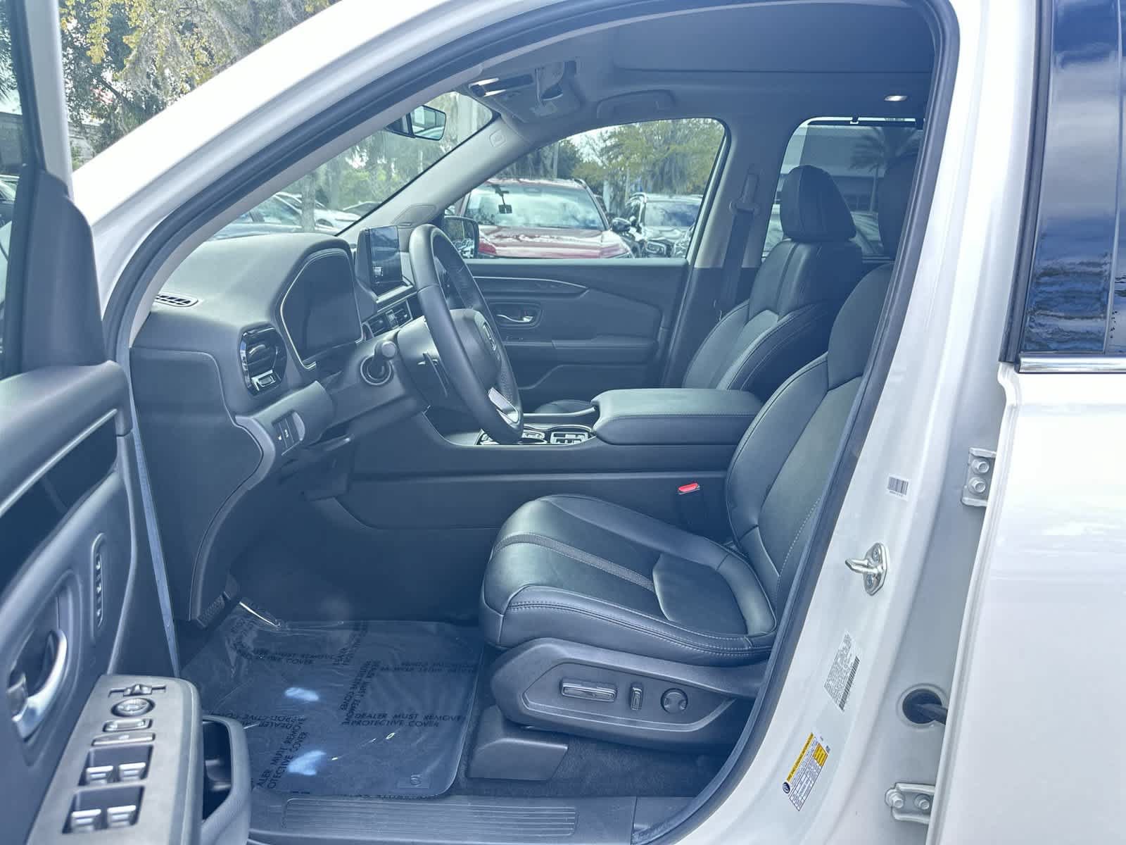 Certified 2025 Honda Pilot Touring image 2