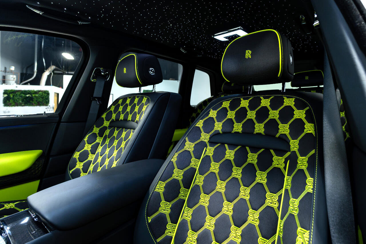 Used 2025 Rolls-Royce Cullinan Black Badge image 15