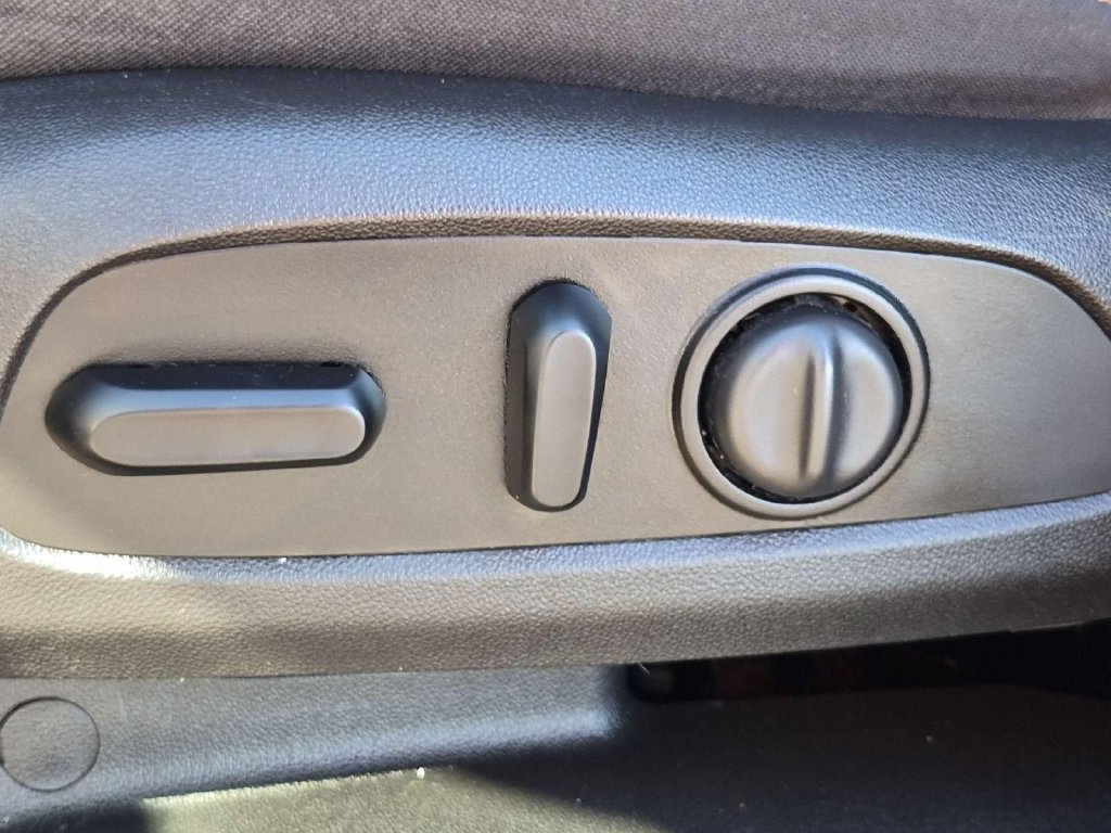Used 2019 Chevrolet Equinox LT FWD image 14