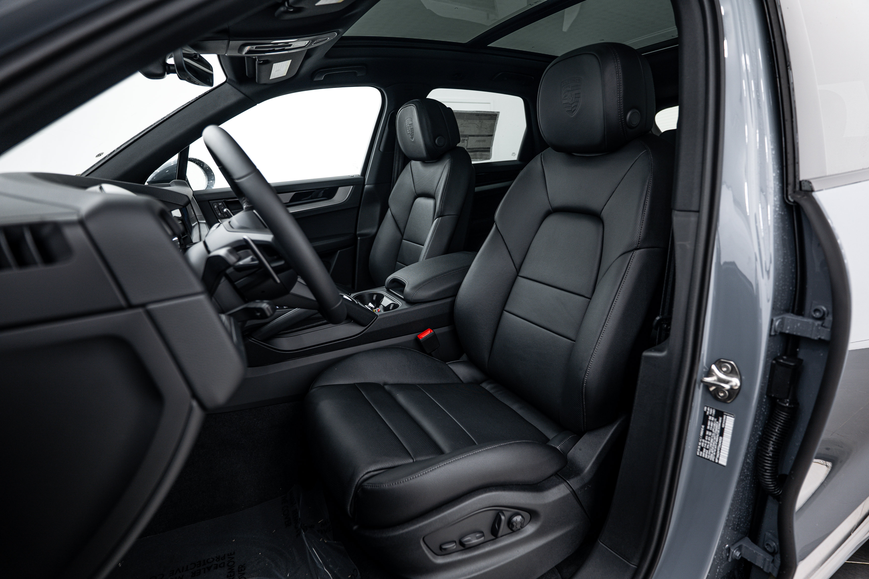Certified 2026 Porsche Cayenne AWD/4WD image 5