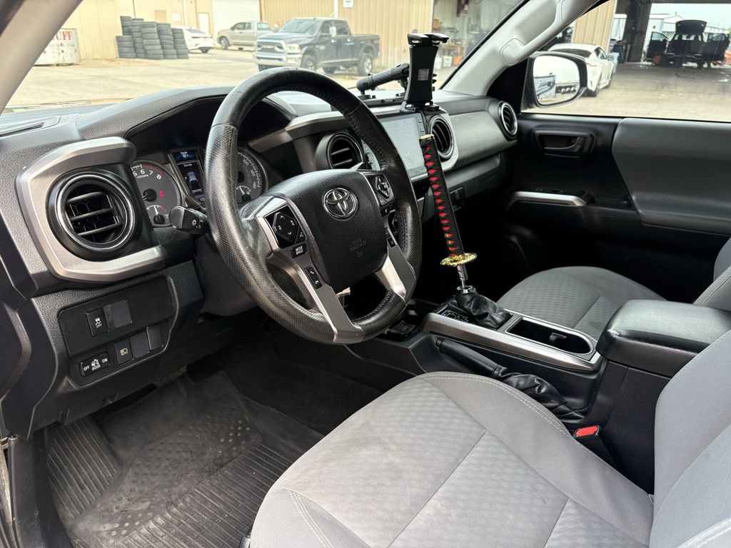 Used 2022 Toyota Tacoma SR5 w/ Technology Package AWD/4WD image 14