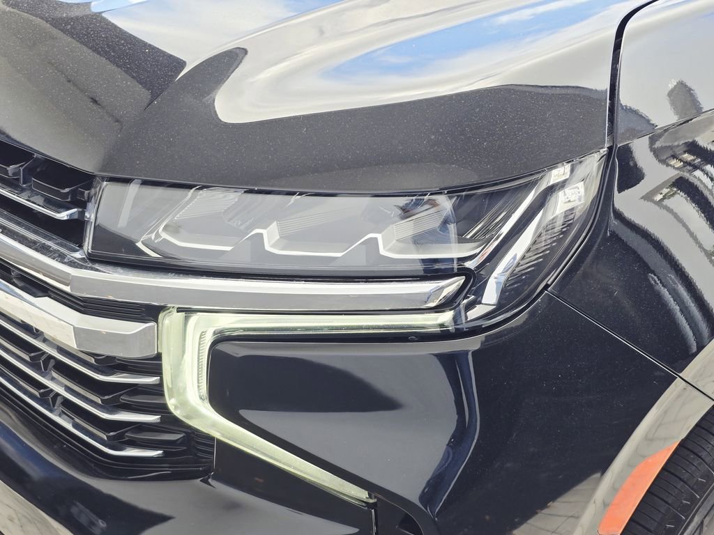Used 2023 Chevrolet Suburban LT image 9