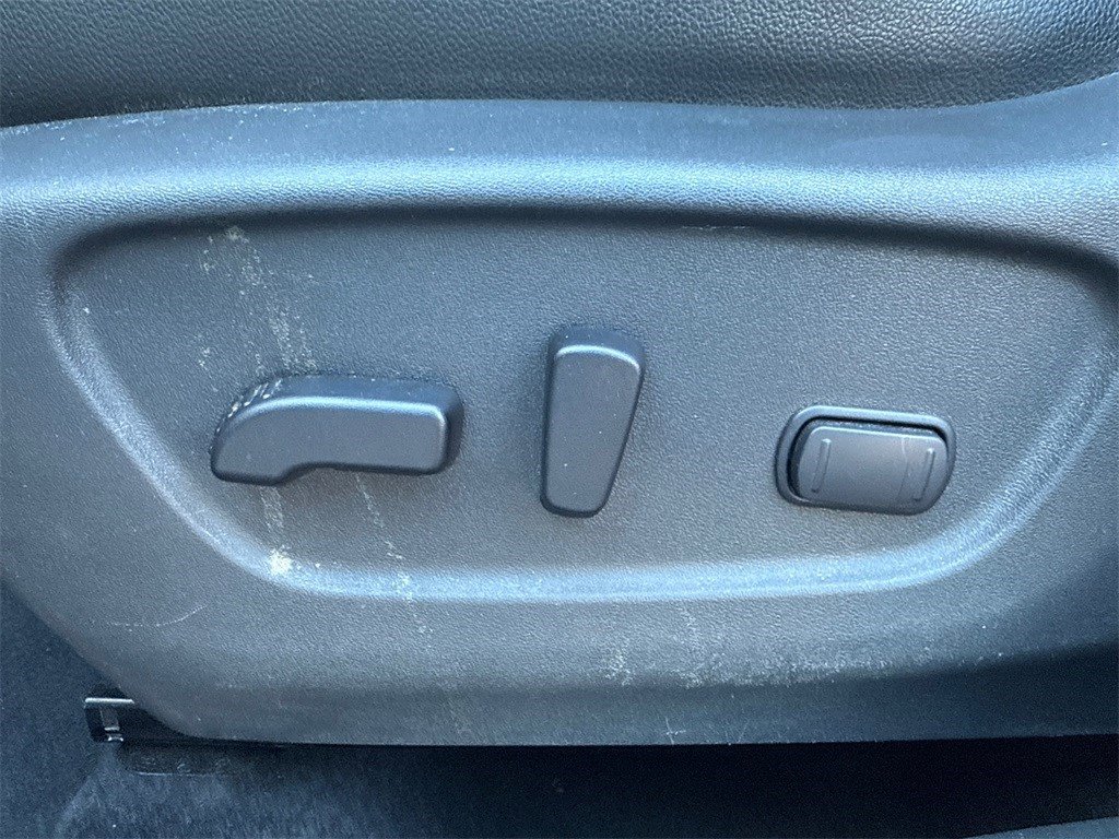 Used 2019 Nissan Rogue SL w/ Premium Package image 21