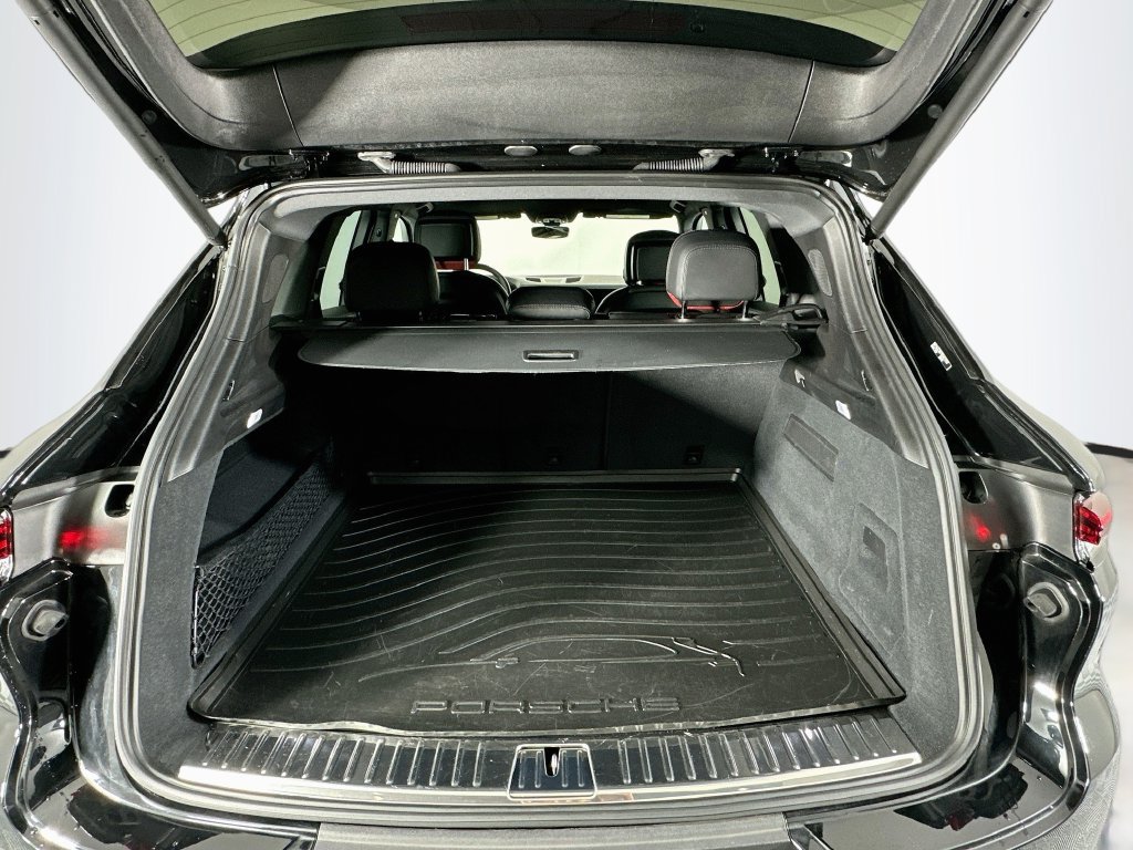 Certified 2025 Porsche Cayenne AWD/4WD image 27