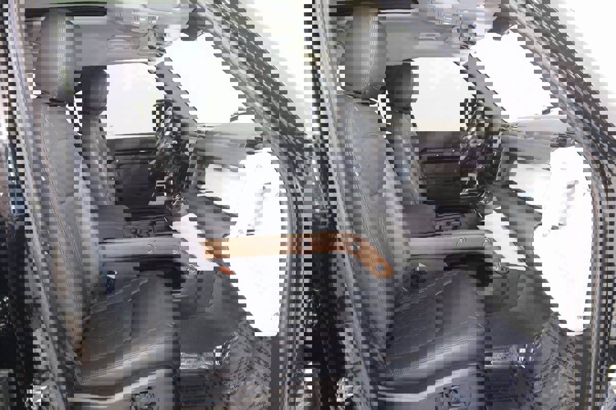 Used 2022 Land Rover Defender 110 SE image 13