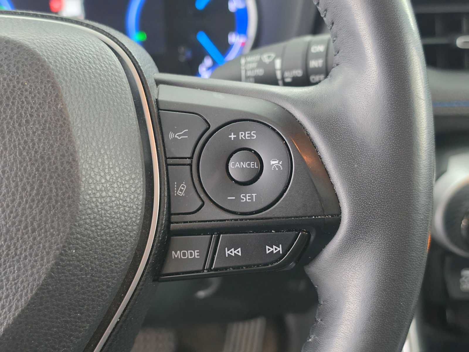 Used 2019 Toyota RAV4 XSE w/ XSE Weather Package AWD/4WD image 32