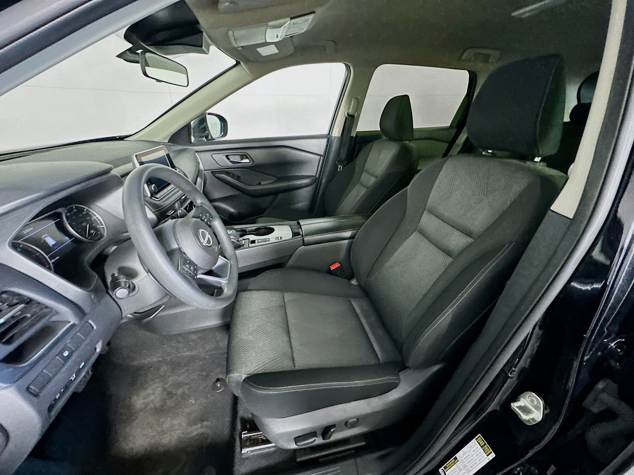 Used 2024 Nissan Rogue SV image 13