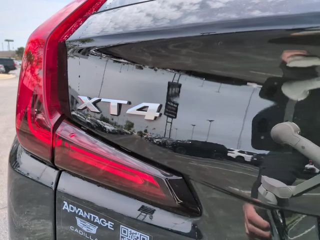 Certified 2022 Cadillac XT4 Luxury w/ Cold Weather Package FWD image 7