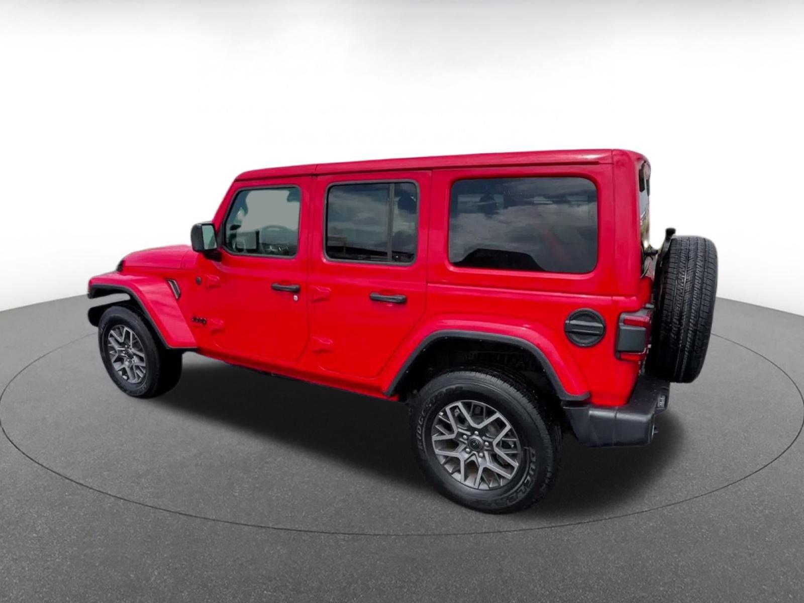 Used 2025 Jeep Wrangler Unlimited Sahara AWD/4WD image 9